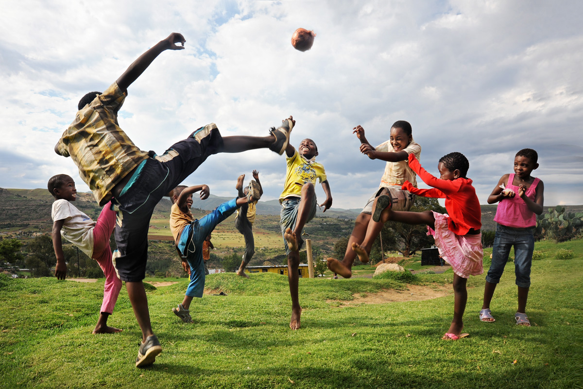 lesotho-games-quthing-children-nikon-d700-nikkor-24-85mm-david-lazar